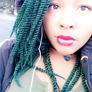 Meet your Posher, Lauren